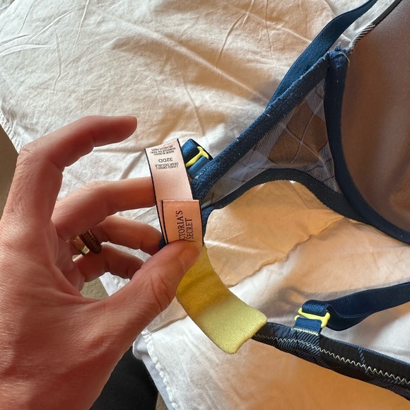 Victoria’s Secret Perfect Coverage bra 32DD - Picture 5 of 6